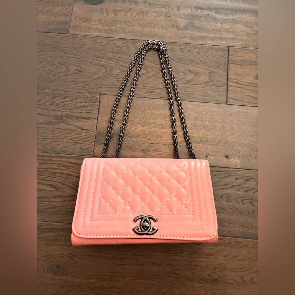 French Designer Coral Quilted Gunmetal Chain Shoulder Crossbody Purse Handbag